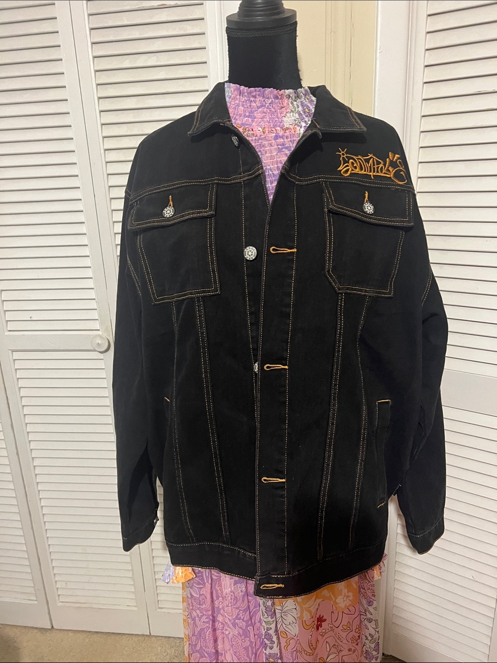 Black Men's Contrast-Stitch Bomber Jacket with Embroidered Detail